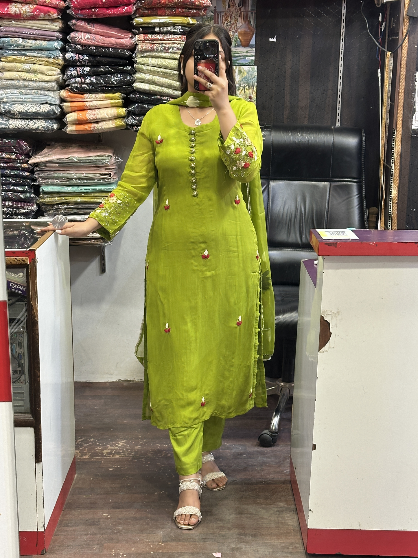 Hot Selling Mehndi Organza Designer Suit with Handwork Sleeves with Pant and Full Brush Paint Organza Dupatta