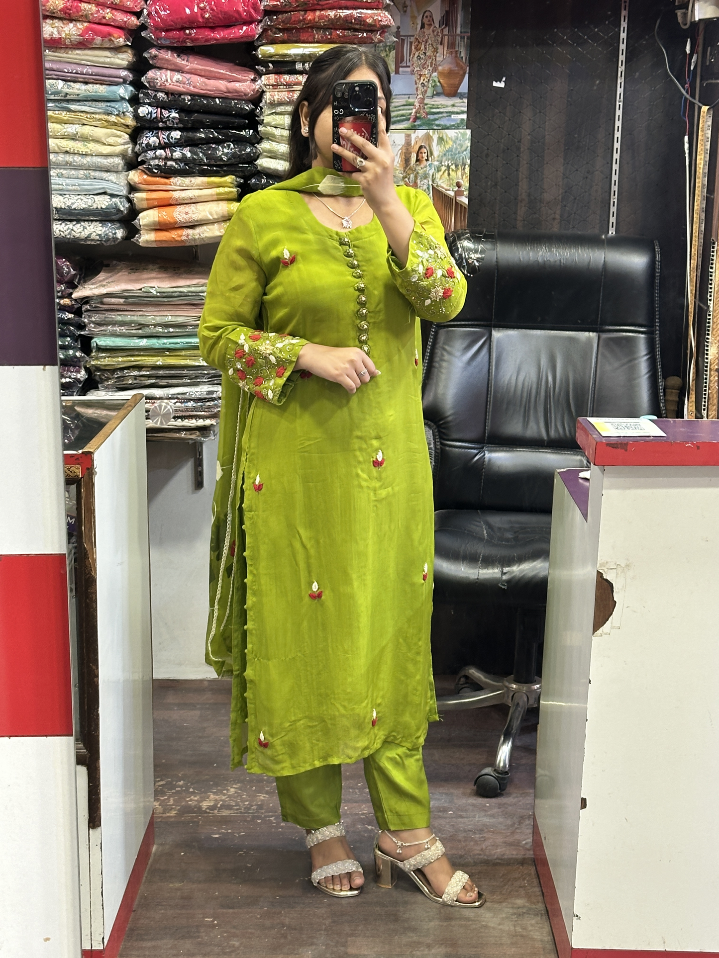 Hot Selling Mehndi Organza Designer Suit with Handwork Sleeves with Pant and Full Brush Paint Organza Dupatta