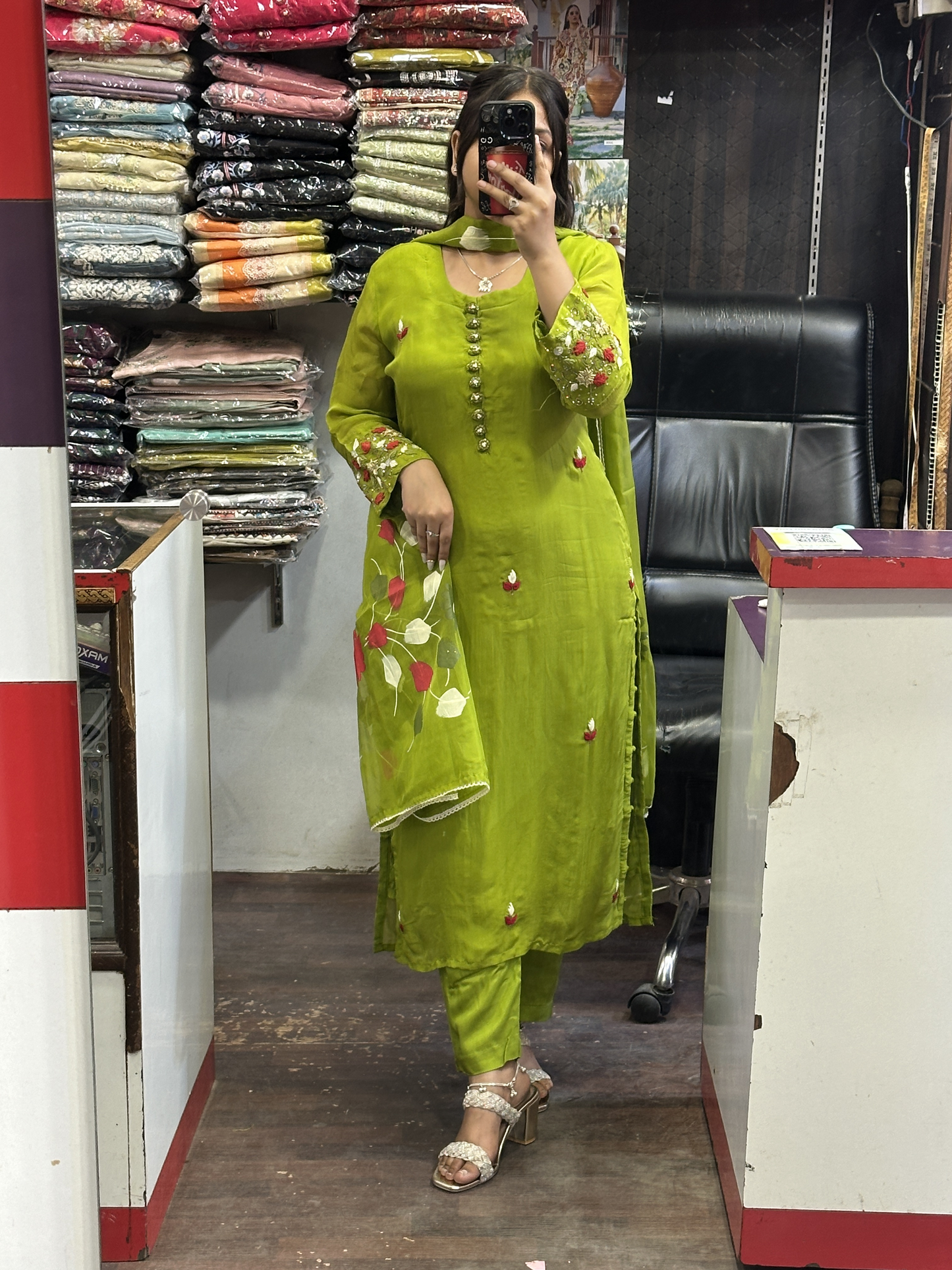 Hot Selling Mehndi Organza Designer Suit with Handwork Sleeves with Pant and Full Brush Paint Organza Dupatta