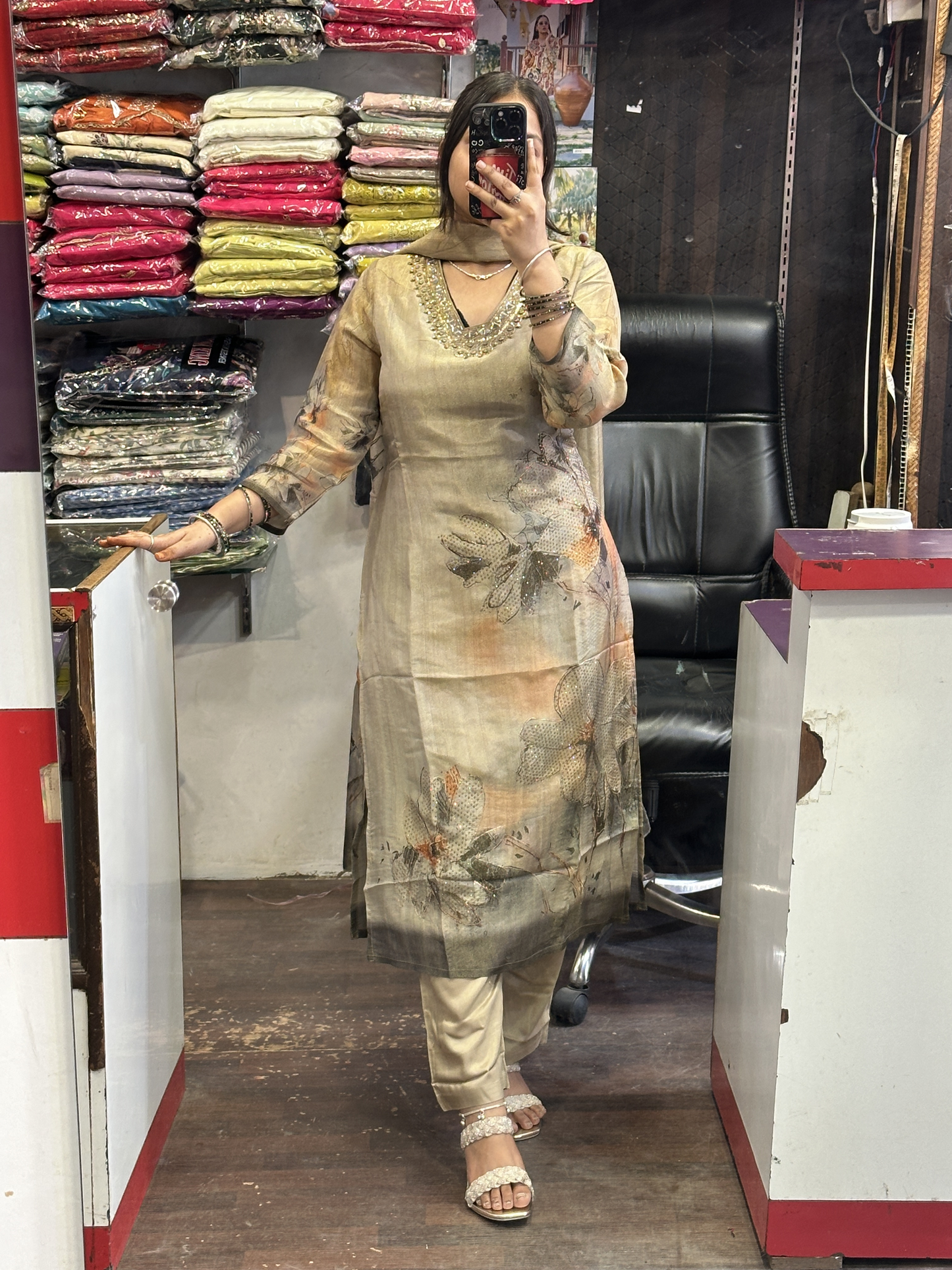 👌Premium Shimmer Suit with Cotton Lining🥰 Having Beautiful Mirror Work in Neckline Along with Full Digital Shimmer Jaquard Dupatta and Superb Shimmer Slub Bottom Pant
