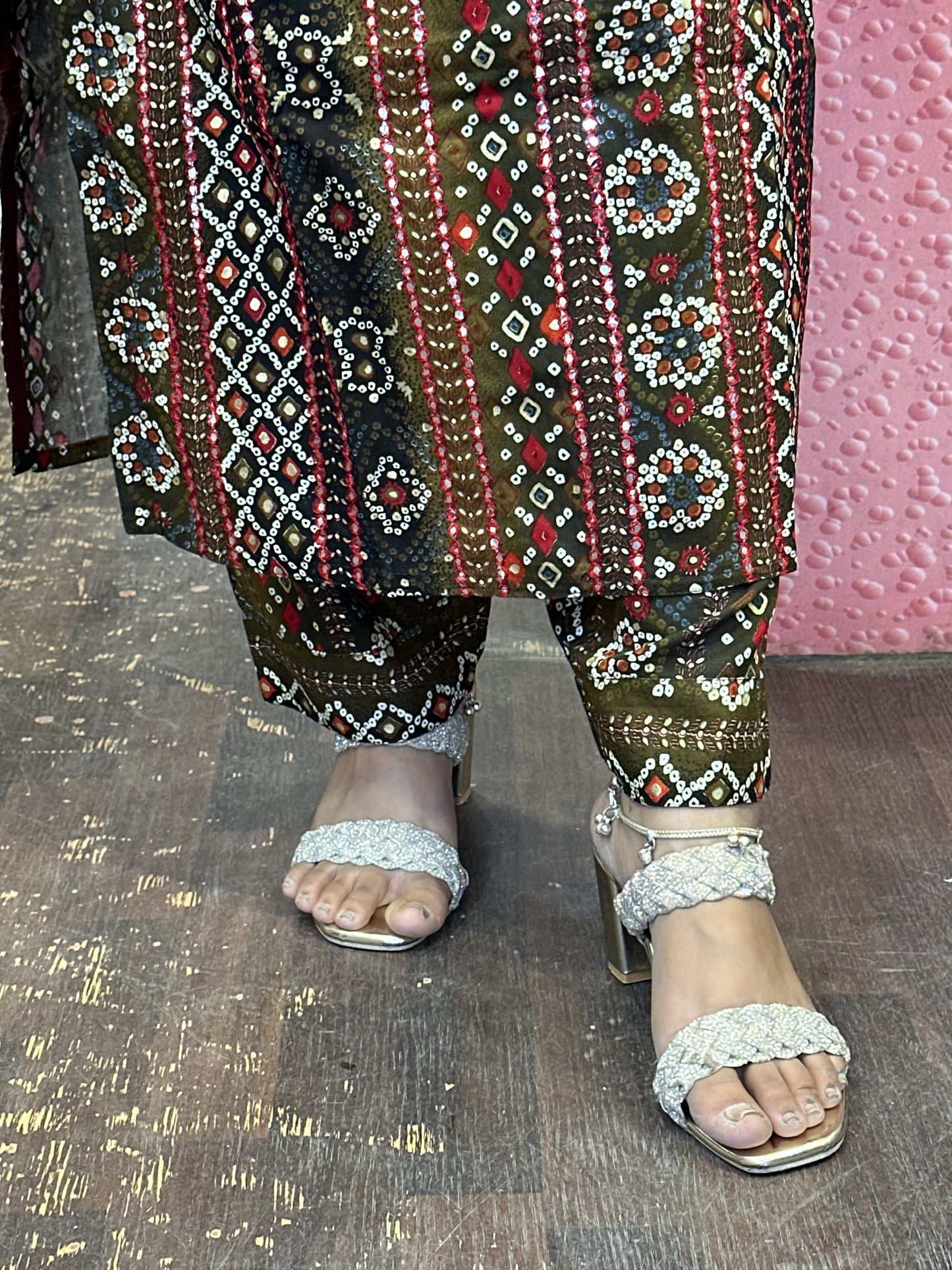 Very Soft Ryon cotton Pant suit with Chiffon Dupatta(Full sleeves attached inside)