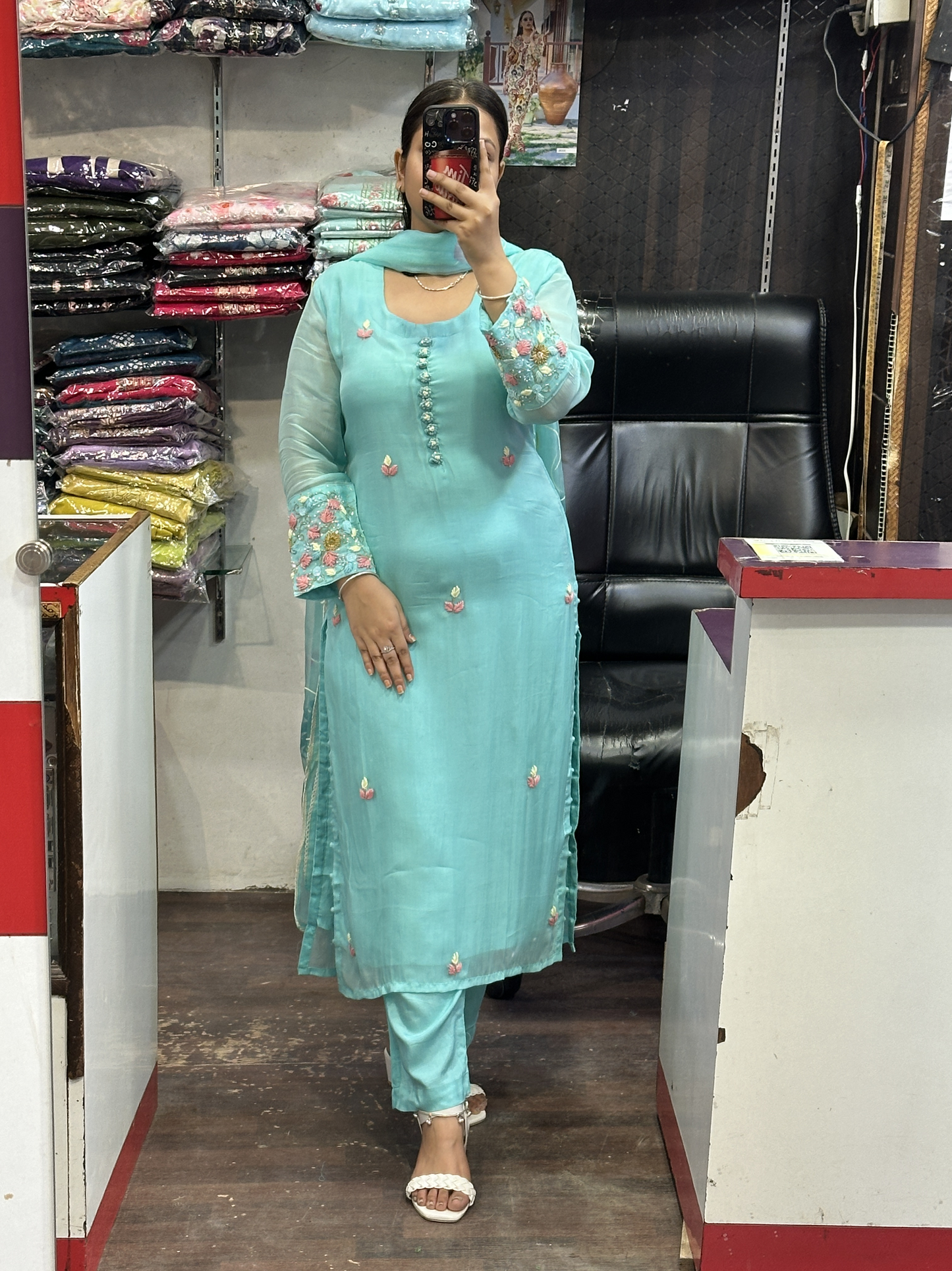 Hot Selling Organza Designer Suit with Handwork Sleeves with Pant and Full Brush Paint Organza Dupatta