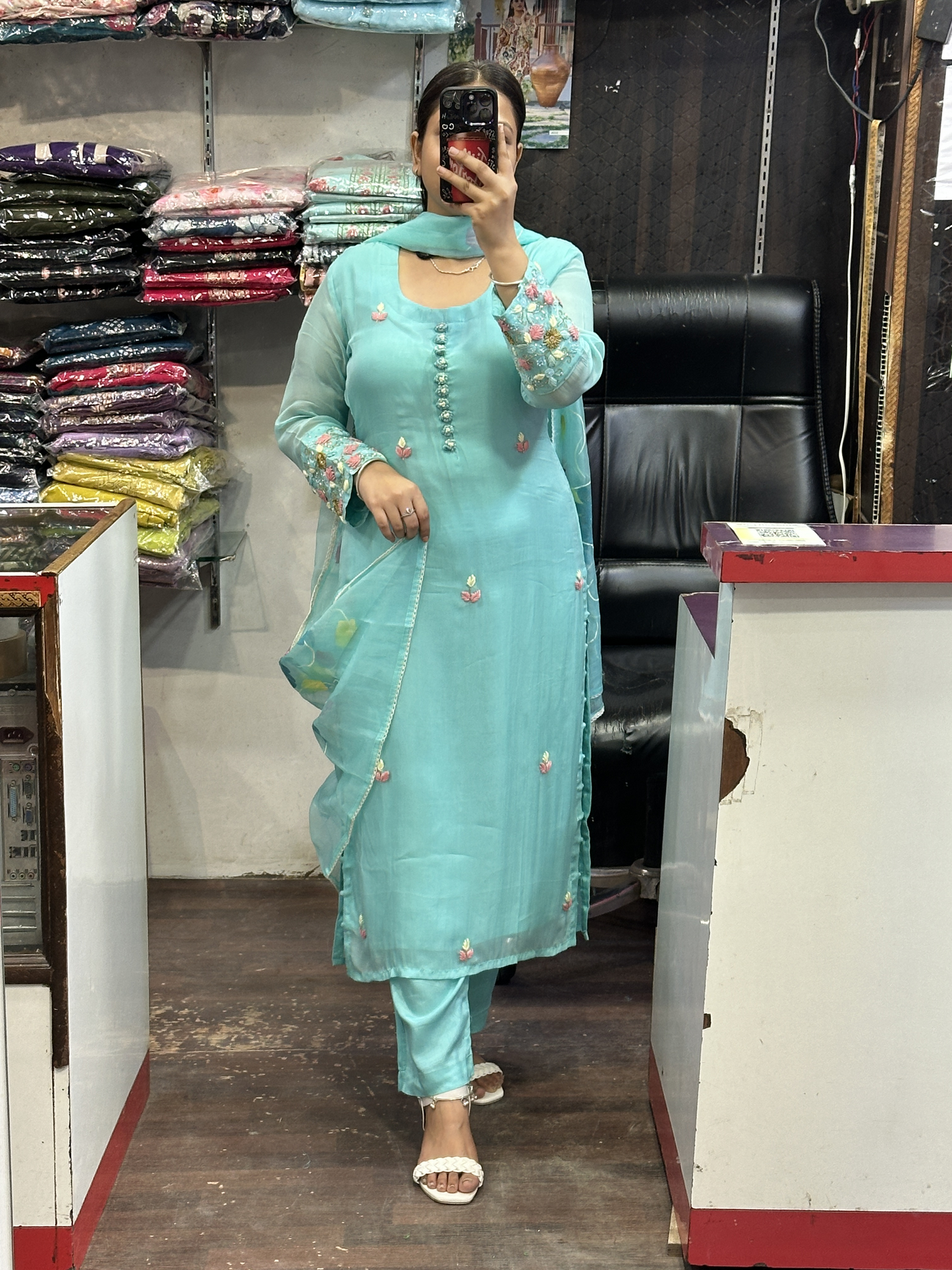 Hot Selling Organza Designer Suit with Handwork Sleeves with Pant and Full Brush Paint Organza Dupatta