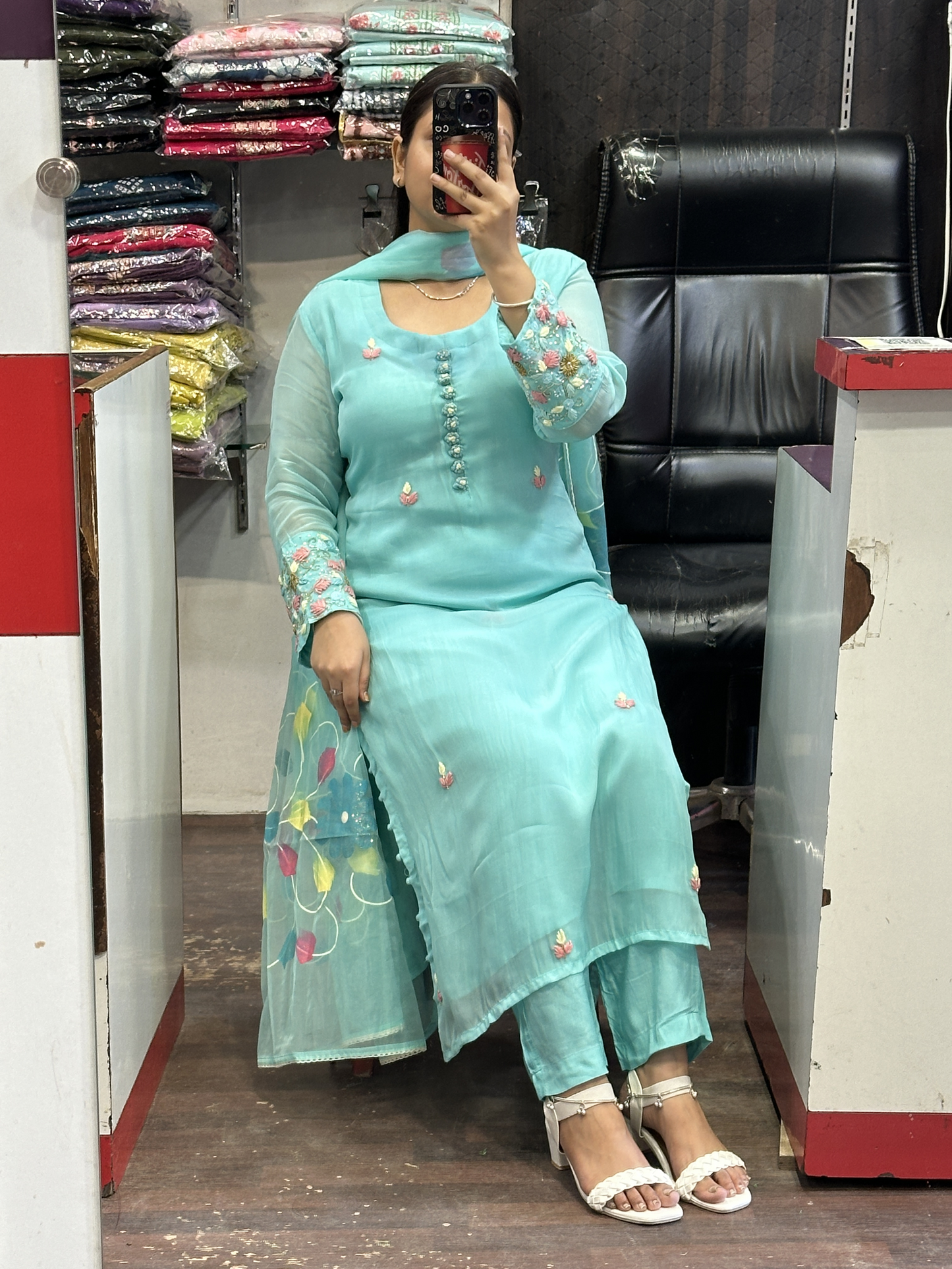 Hot Selling Organza Designer Suit with Handwork Sleeves with Pant and Full Brush Paint Organza Dupatta
