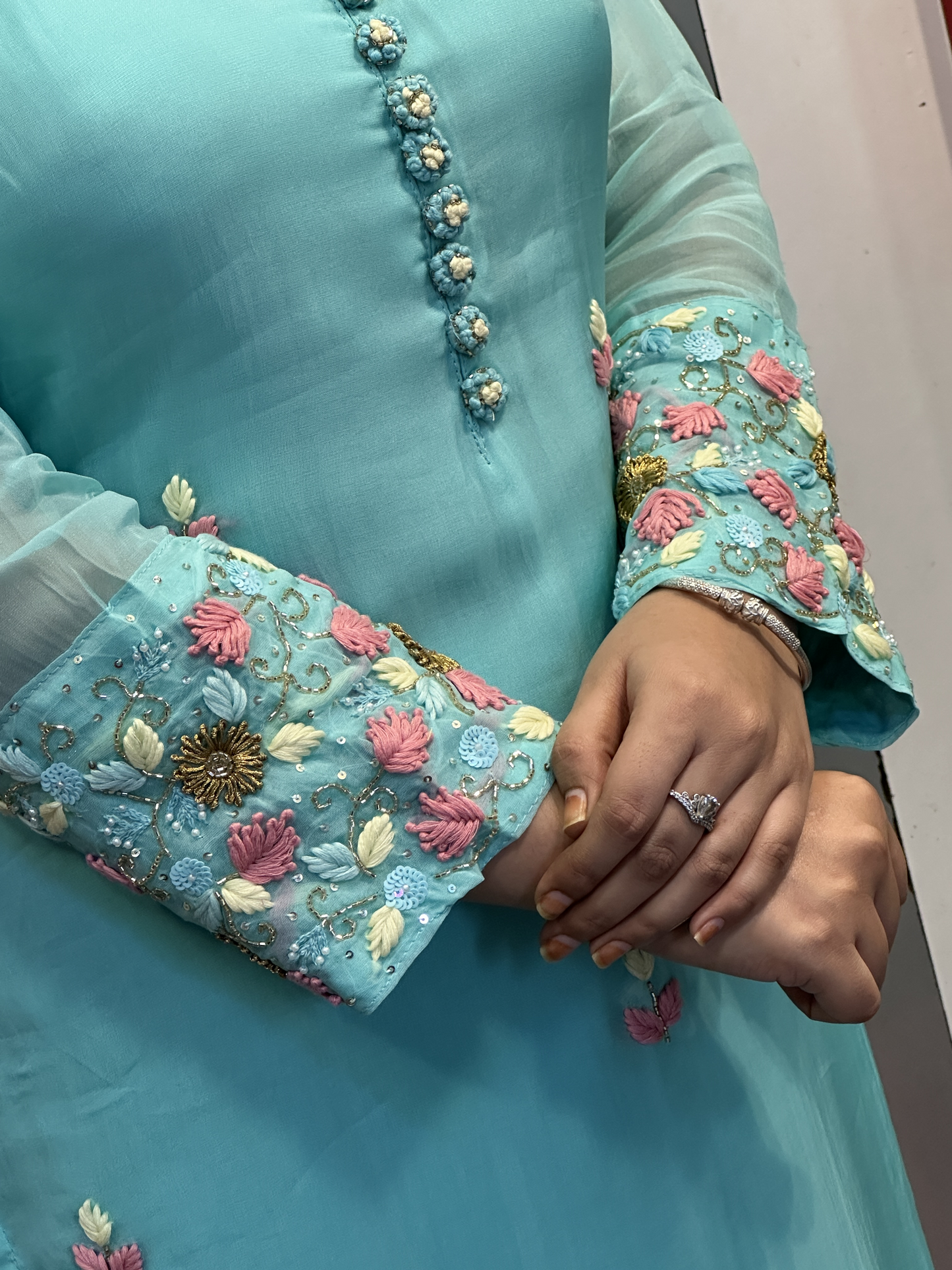 Hot Selling Organza Designer Suit with Handwork Sleeves with Pant and Full Brush Paint Organza Dupatta