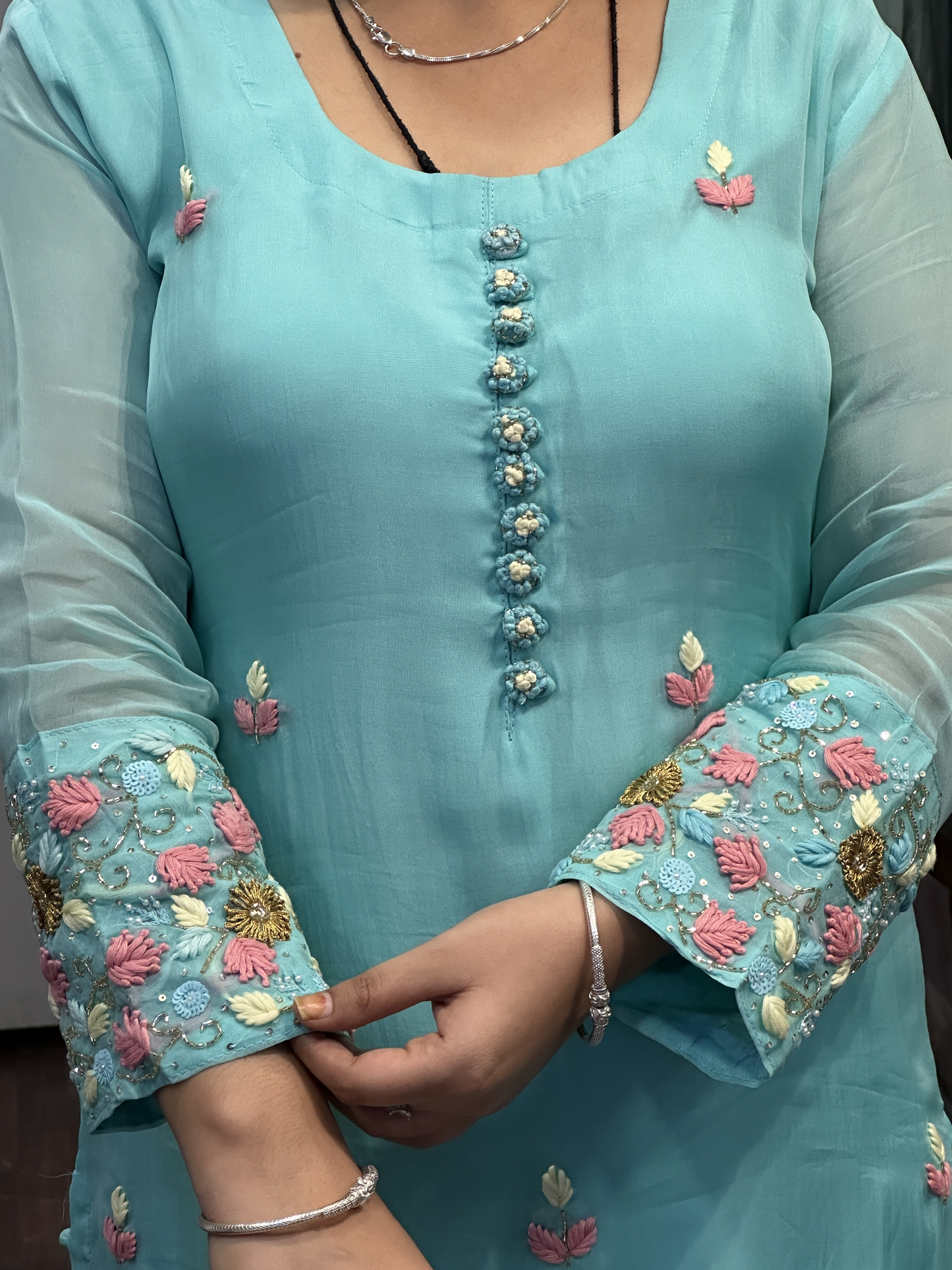 Hot Selling Organza Designer Suit with Handwork Sleeves with Pant and Full Brush Paint Organza Dupatta