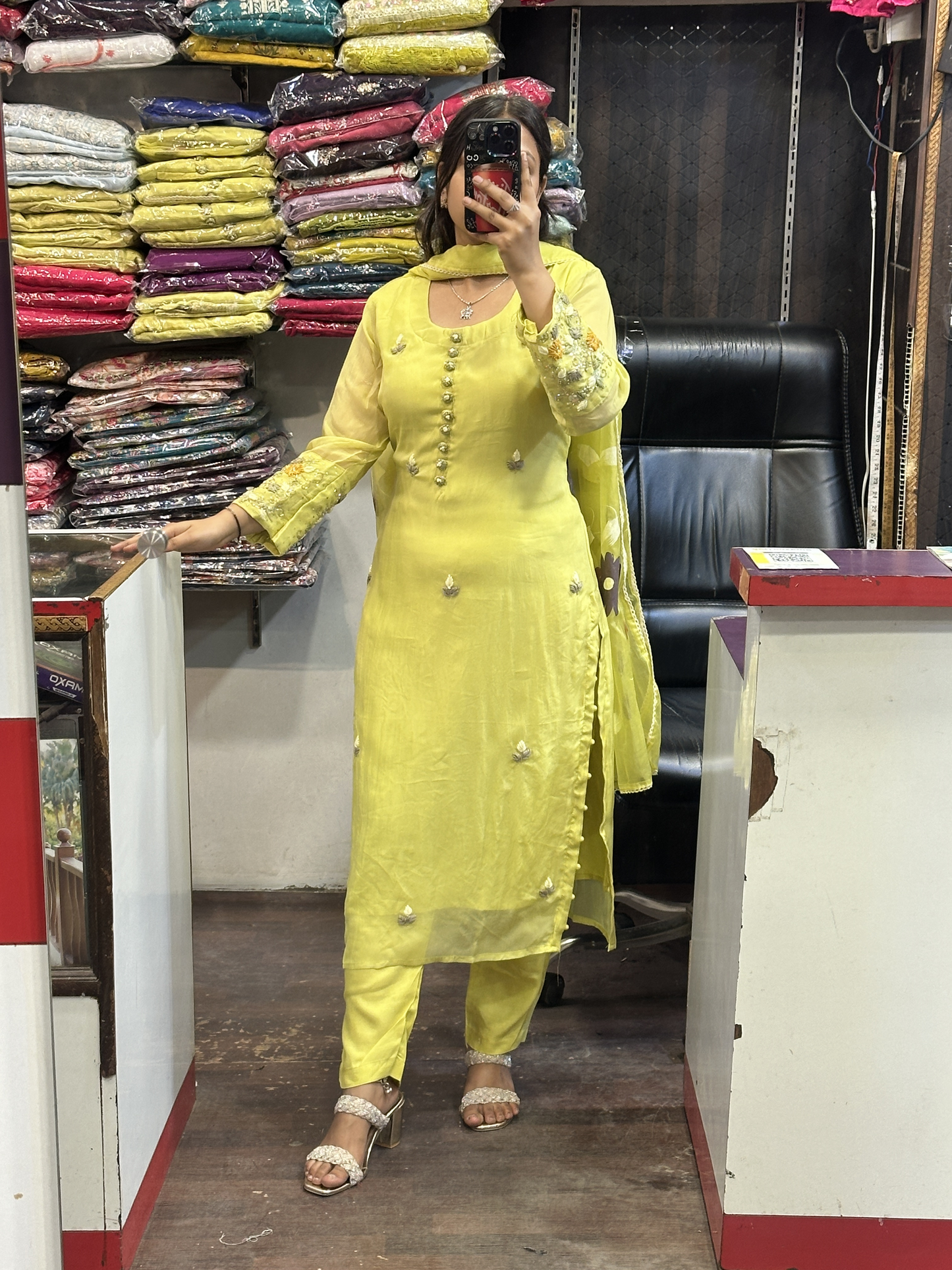 Hot Selling Organza Designer Suit with Handwork Sleeves with Pant and Full Brush Paint Organza Dupatta
