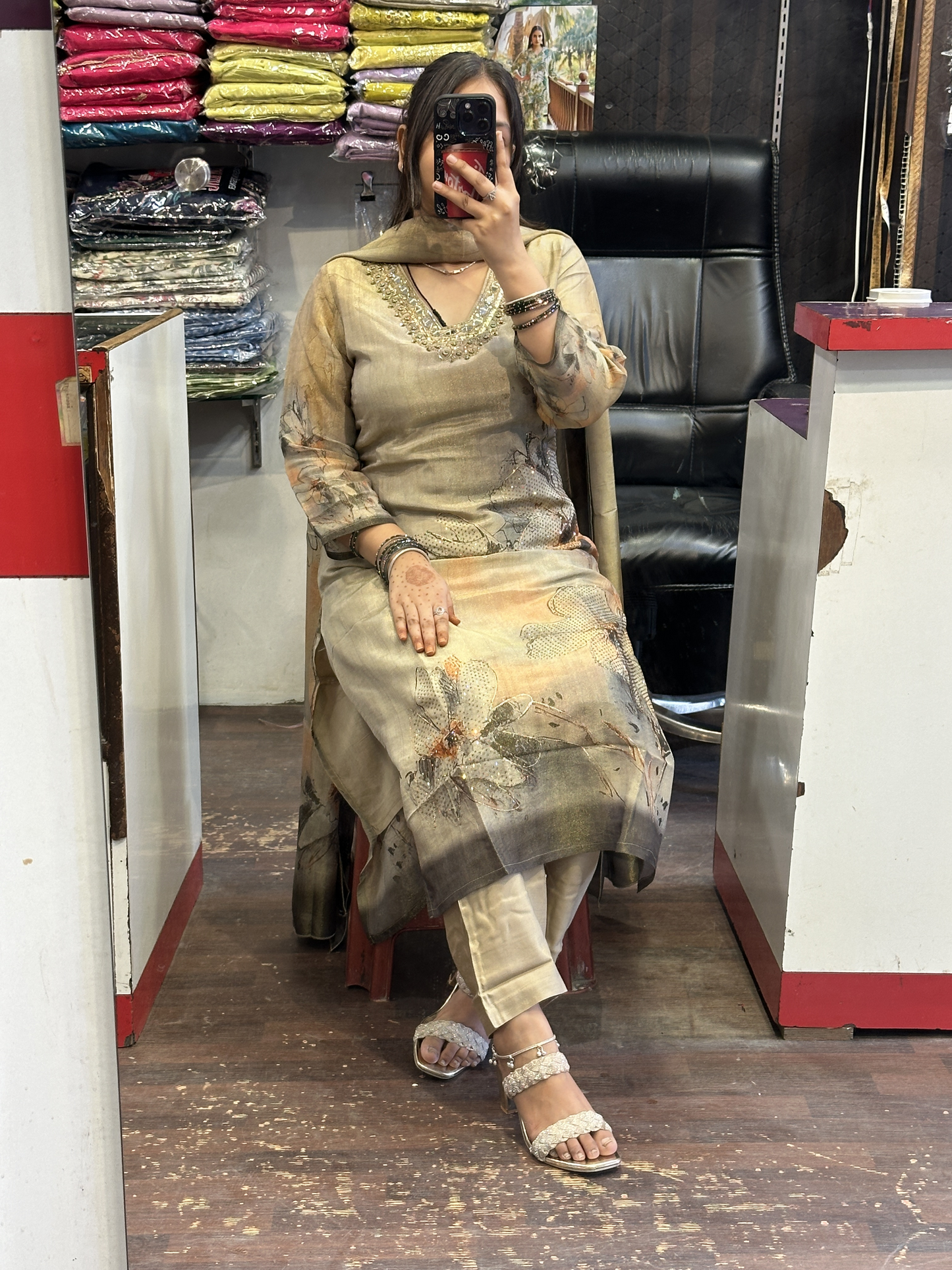 👌Premium Shimmer Suit with Cotton Lining🥰 Having Beautiful Mirror Work in Neckline Along with Full Digital Shimmer Jaquard Dupatta and Superb Shimmer Slub Bottom Pant