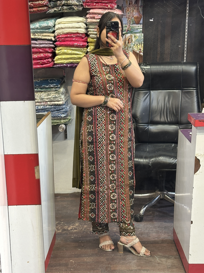 Very Soft Ryon cotton Pant suit with Chiffon Dupatta(Full sleeves attached inside)